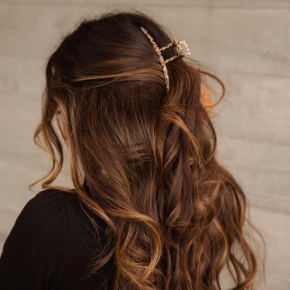 *Brand New* 🐆 VICI Tempting Leopard Hair Clip - Picture 3 of 3